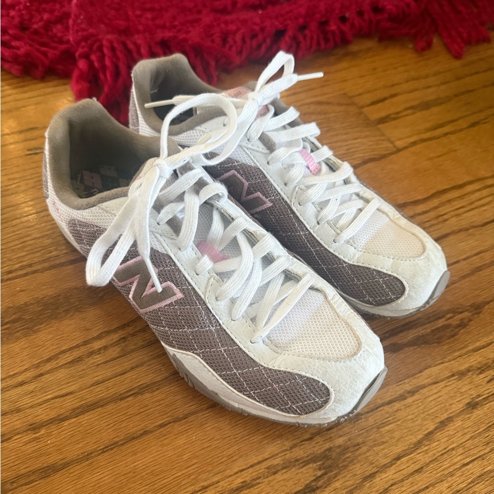 New Balance Women's Sneakers in White and Brown